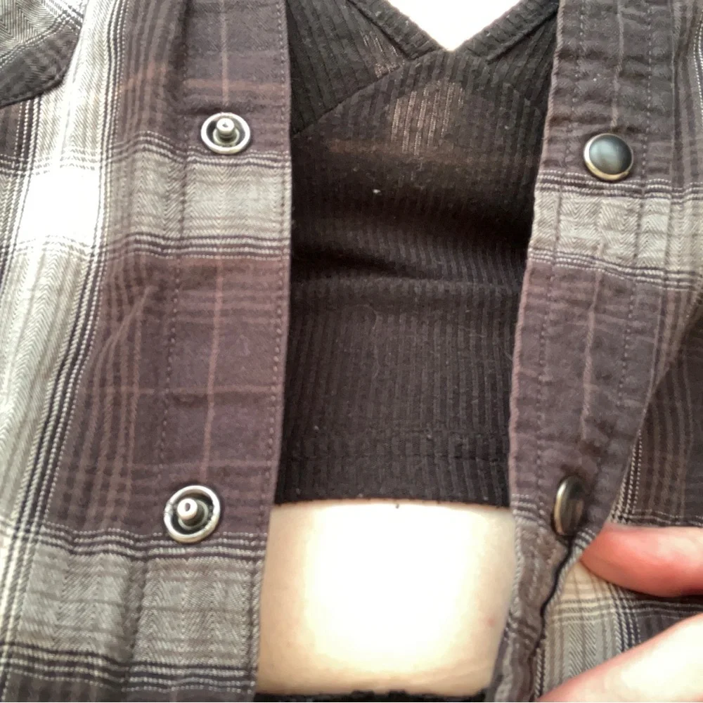 UNIQUE MONOCHROMATIC SNAP UP FLANNEL - Picture 16 of 16